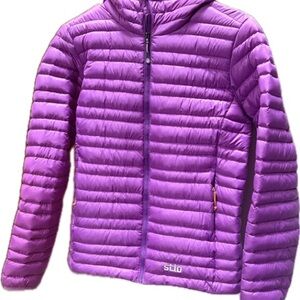 Stio Women’s Pinion down hooded jacket.